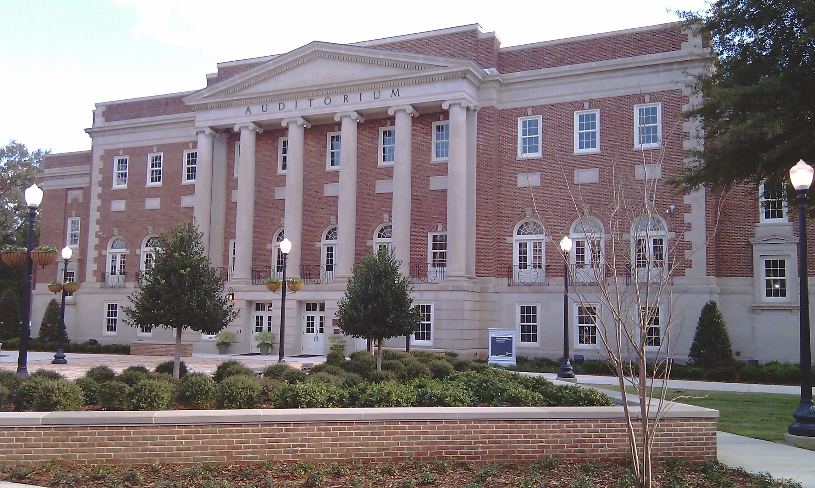 foster-auditorium-malone-hood-plaza-university-of-1500929081